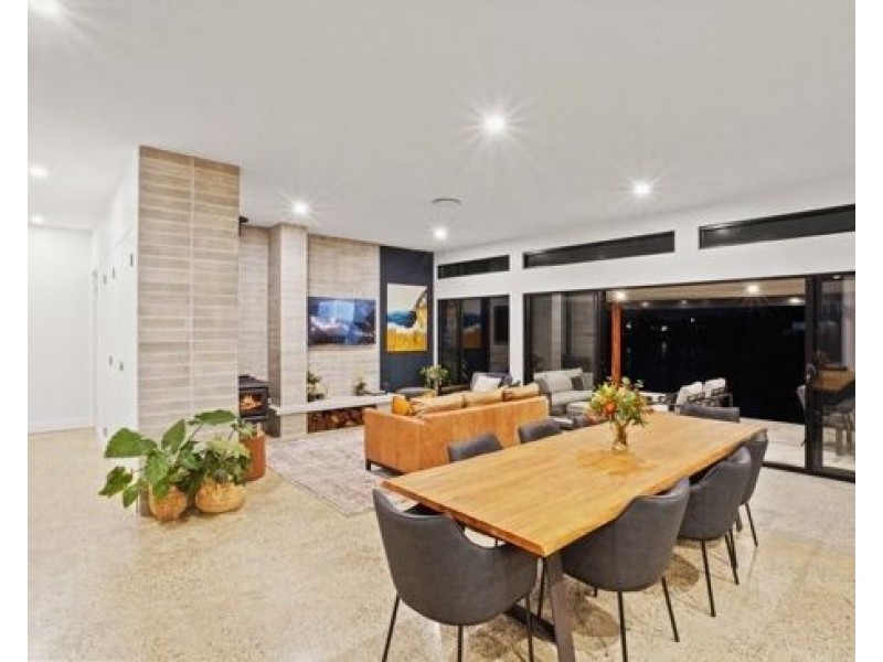 6 CHALE COURT, Bundall QLD 4217