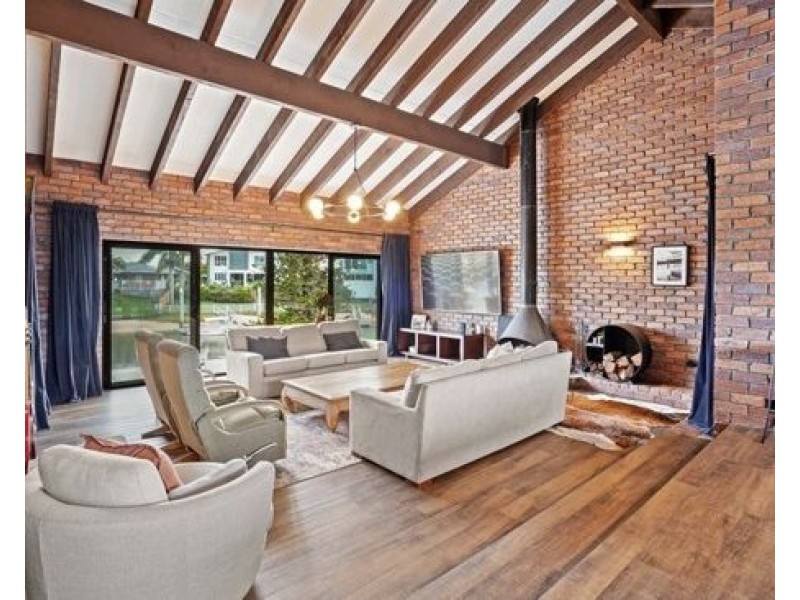 6 CHALE COURT, Bundall QLD 4217