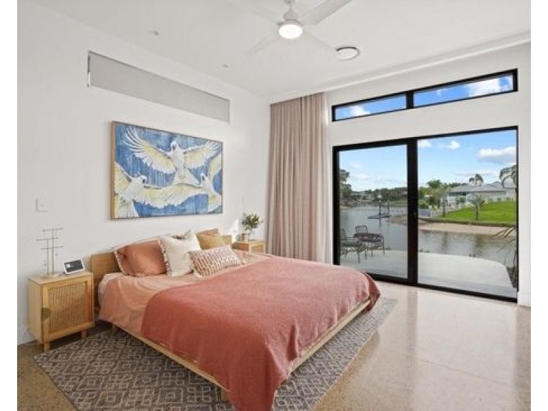 6 CHALE COURT, Bundall QLD 4217