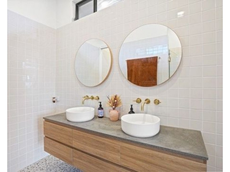 6 CHALE COURT, Bundall QLD 4217