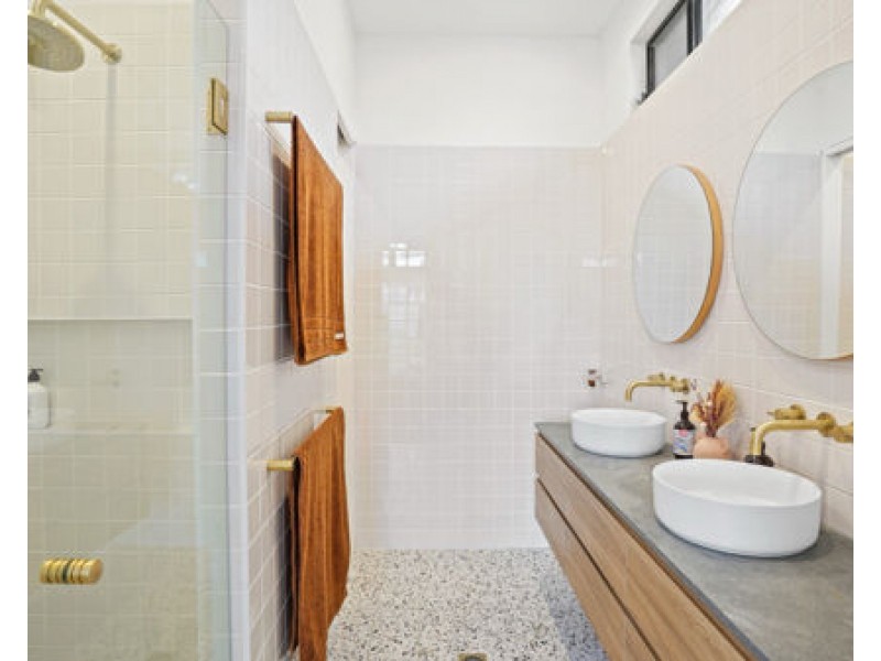 6 CHALE COURT, Bundall QLD 4217