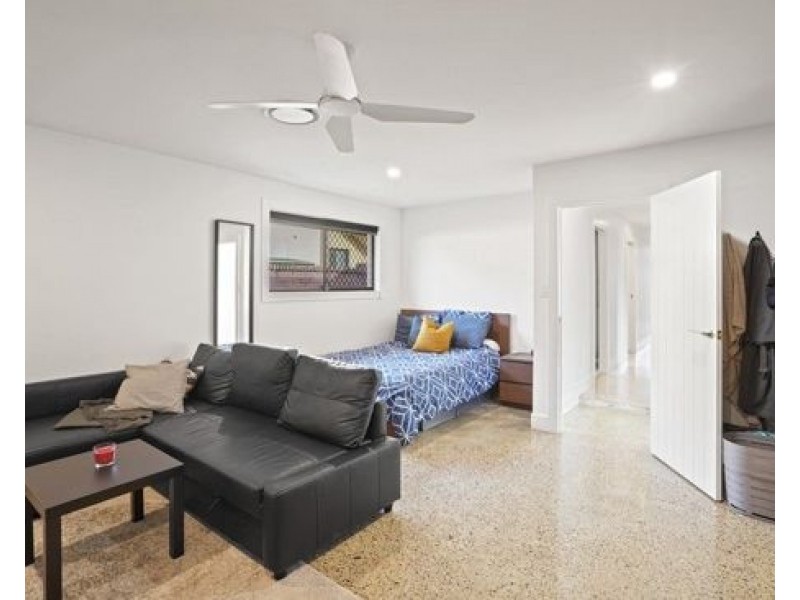 6 CHALE COURT, Bundall QLD 4217