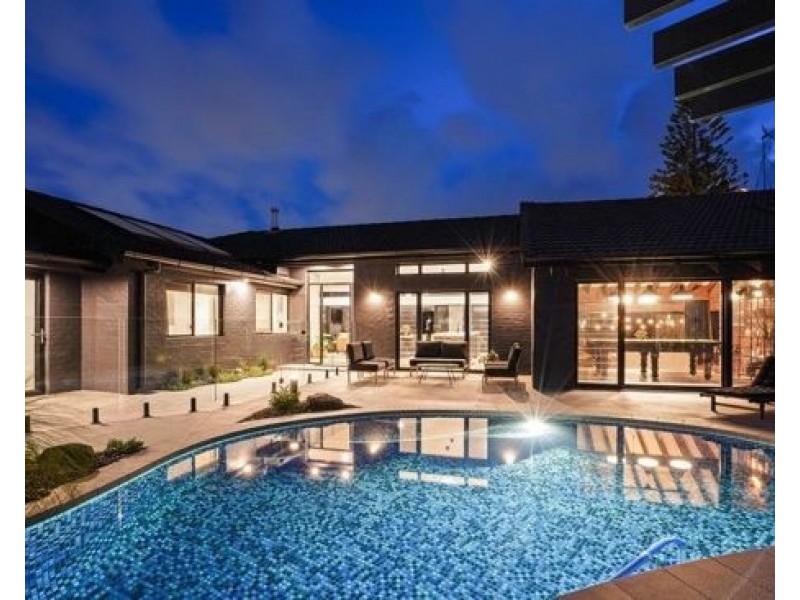 6 CHALE COURT, Bundall QLD 4217