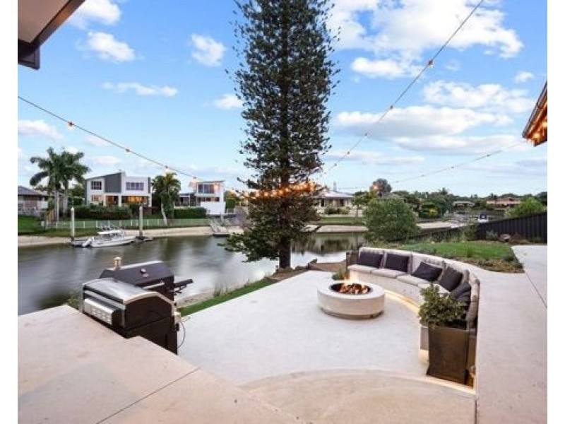 6 CHALE COURT, Bundall QLD 4217