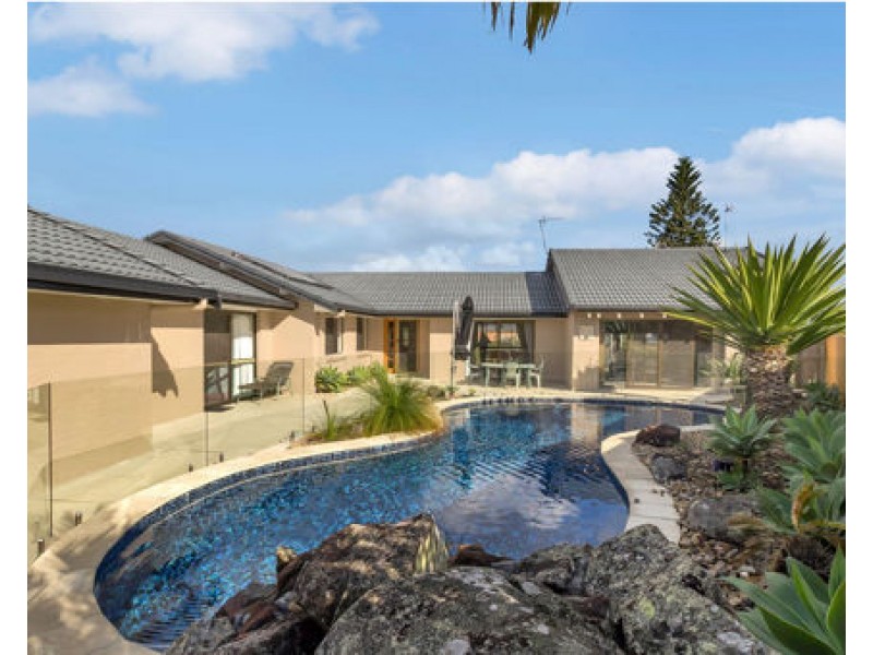 6 CHALE COURT, Bundall QLD 4217