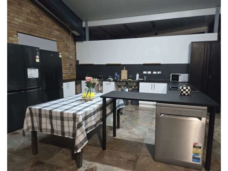 4 Raffin Crescent, Calamvale QLD 4116