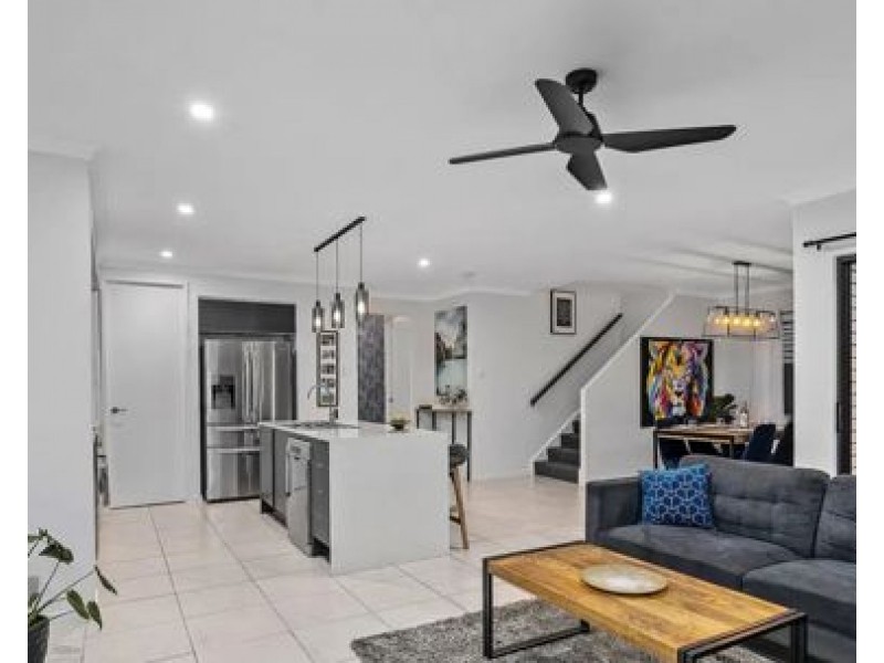 219 Woodline Drive, Spring Mountain QLD 4124