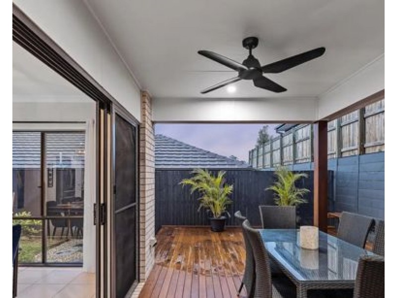 219 Woodline Drive, Spring Mountain QLD 4124