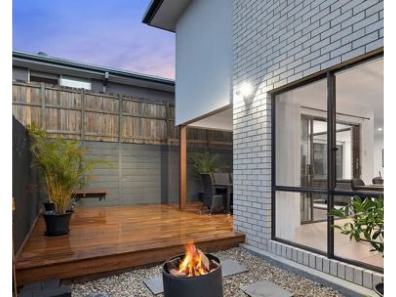 219 Woodline Drive, Spring Mountain QLD 4124