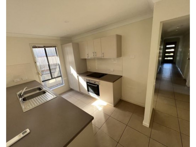 23 eagleton Crescent, Leichhardt QLD 4305
