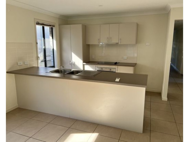 23 eagleton Crescent, Leichhardt QLD 4305