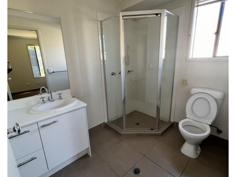 23 eagleton Crescent, Leichhardt QLD 4305