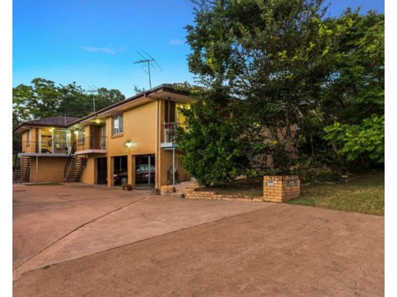 2A/57 Crown st, Holland Park West QLD 4121