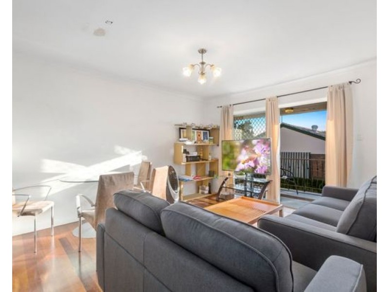 2A/57 Crown st, Holland Park West QLD 4121