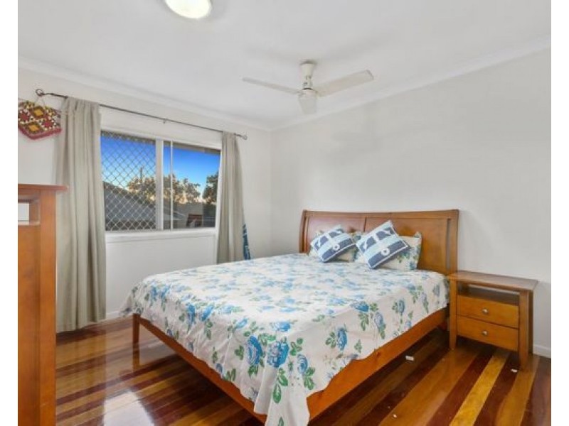 2A/57 Crown st, Holland Park West QLD 4121