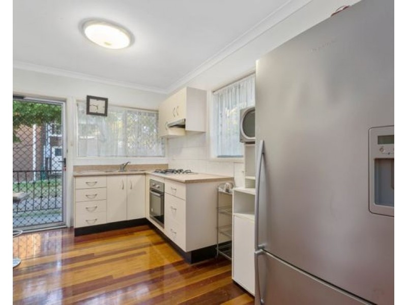 2A/57 Crown st, Holland Park West QLD 4121