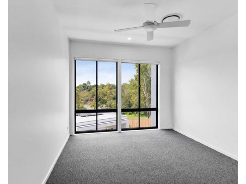 66/7 Lawrence Lyons Place, Kenmore QLD 4069