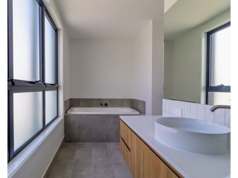 66/7 Lawrence Lyons Place, Kenmore QLD 4069