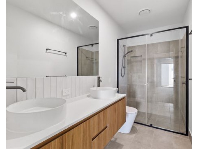 66/7 Lawrence Lyons Place, Kenmore QLD 4069