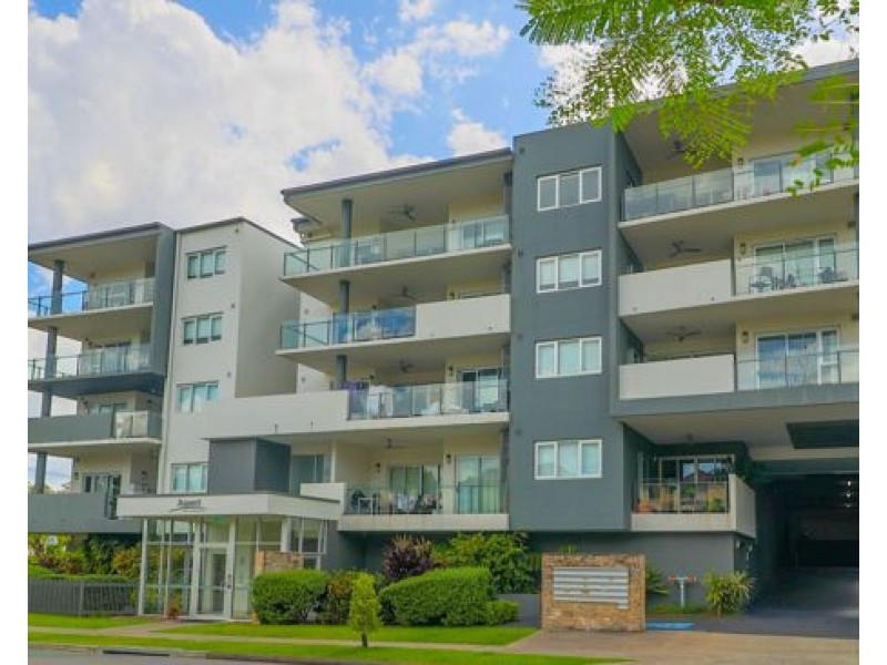 13/2 Laurence st, St Lucia QLD 4067