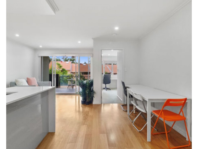 13/2 Laurence st, St Lucia QLD 4067