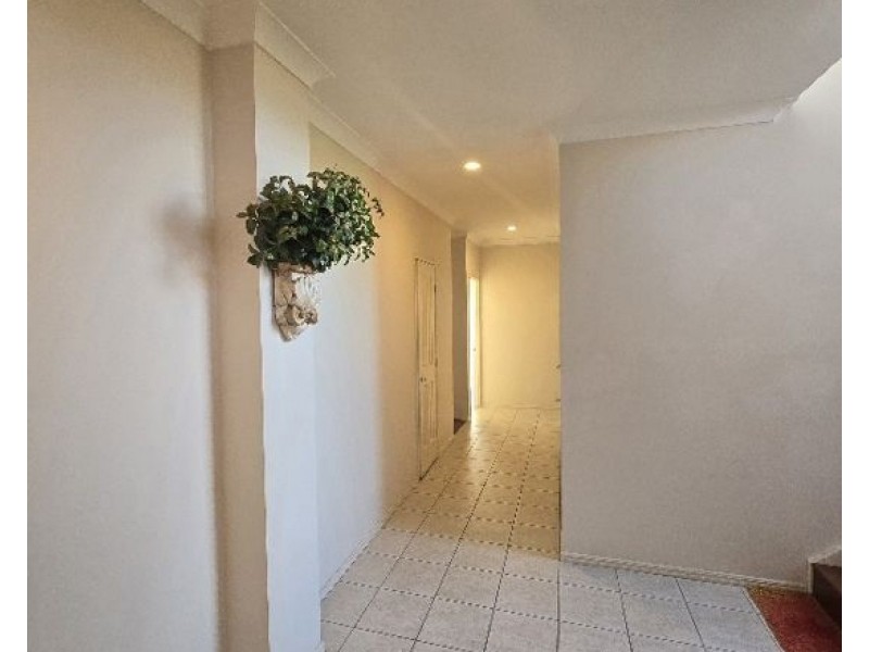 9 Ablington Way., Carindale QLD 4152