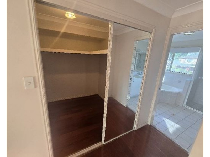 9 Ablington Way., Carindale QLD 4152