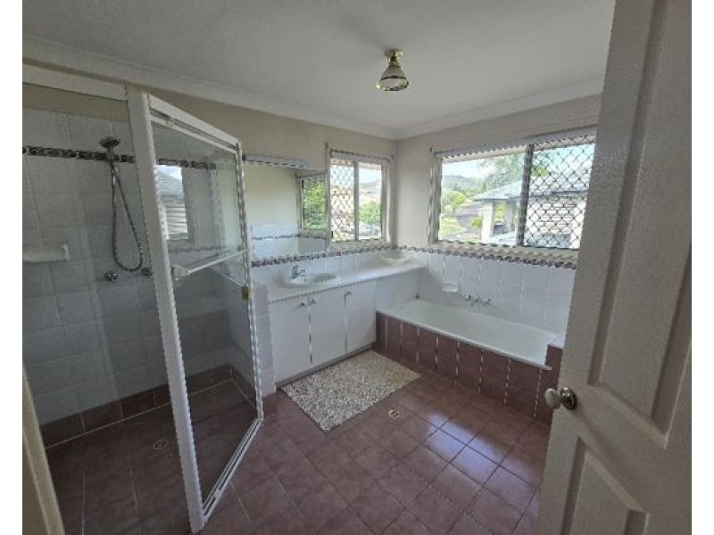 9 Ablington Way., Carindale QLD 4152