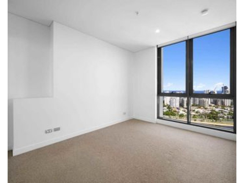 3311/2 Como Crescent, Southport QLD 4215