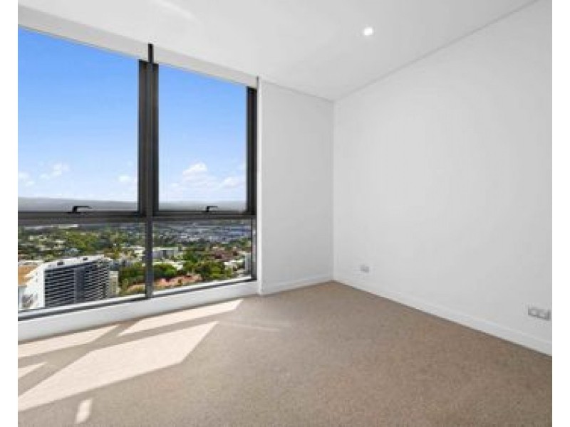 3311/2 Como Crescent, Southport QLD 4215
