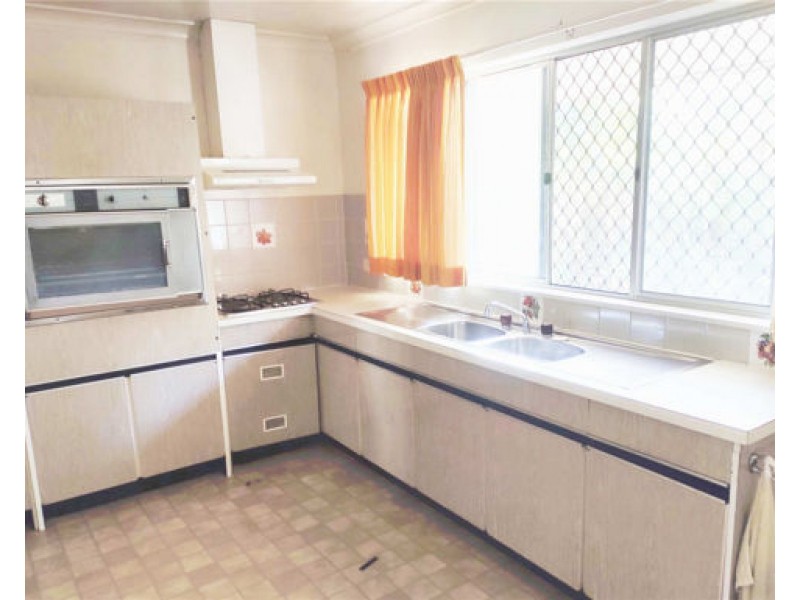 3 yale street, Robertson QLD 4109