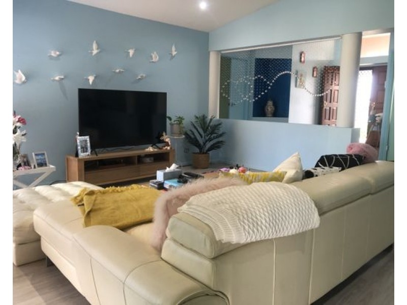 31 Nottinghill Gate Drive, Arundel QLD 4214