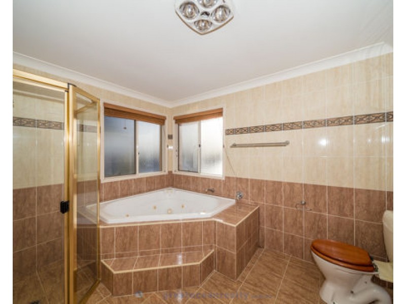 26 Sabrina Ave, Helensvale QLD 4212