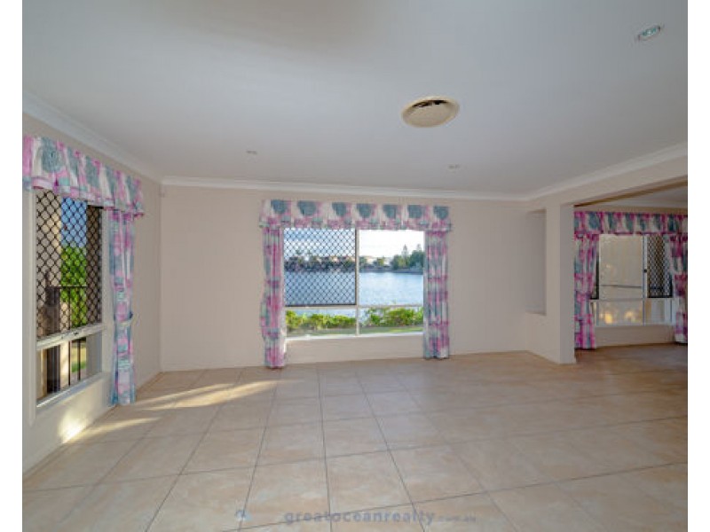 26 Sabrina Ave, Helensvale QLD 4212