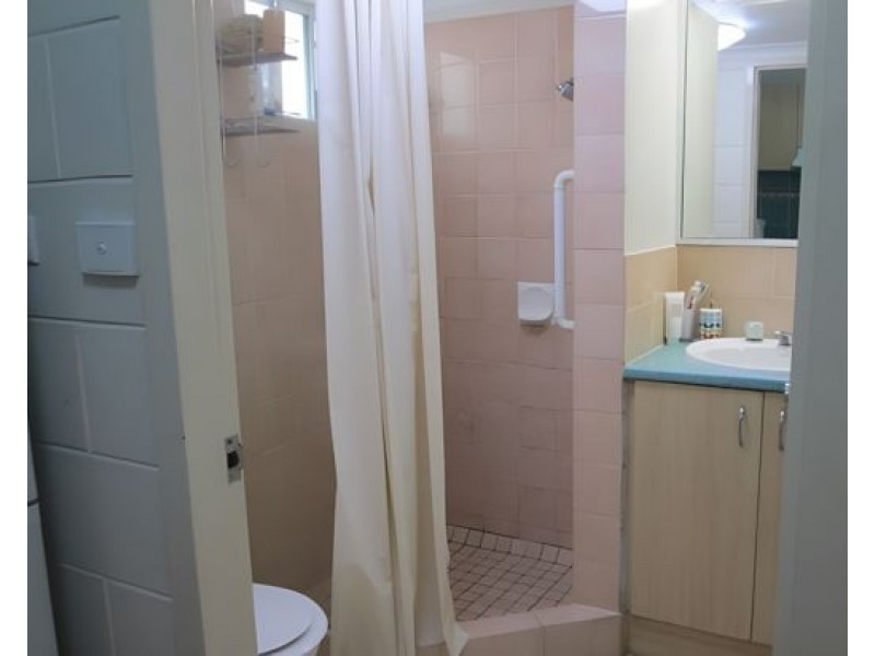 255 1 -21 Anderson Rd, Woree QLD 4868