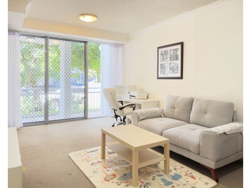 Unit 5/13-23 Bright Avenue, Labrador QLD 4215