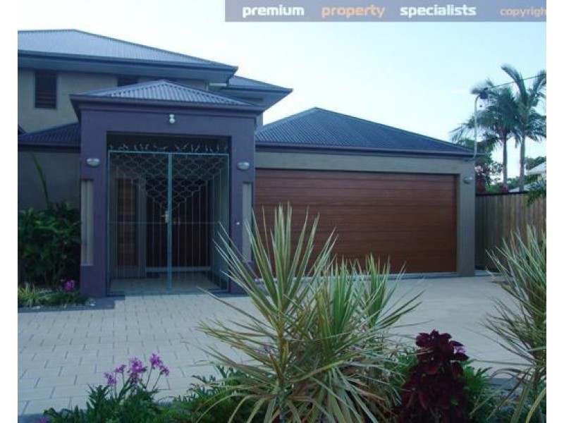 82 Cedar Rd, Palm Cove QLD 4879