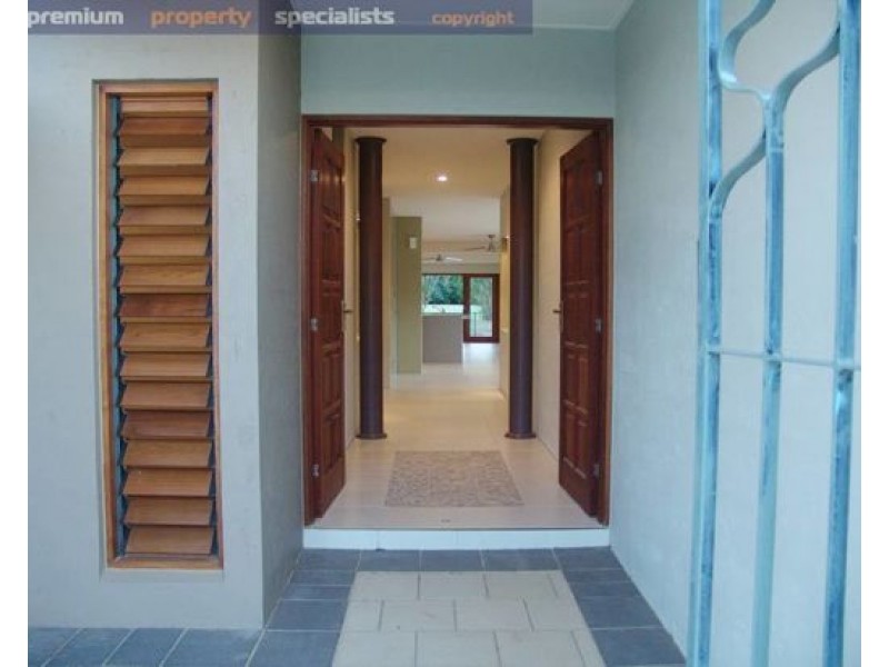 82 Cedar Rd, Palm Cove QLD 4879