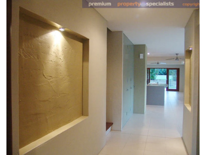 82 Cedar Rd, Palm Cove QLD 4879