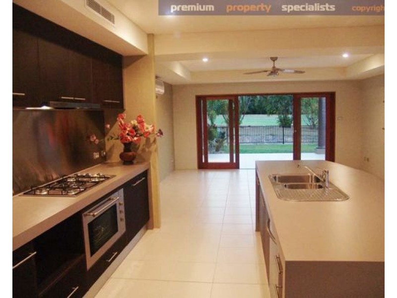 82 Cedar Rd, Palm Cove QLD 4879