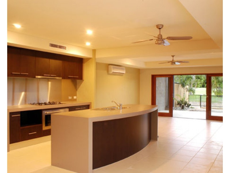 82 Cedar Rd, Palm Cove QLD 4879