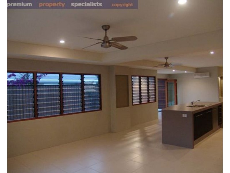 82 Cedar Rd, Palm Cove QLD 4879