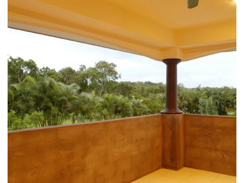 82 Cedar Rd, Palm Cove QLD 4879