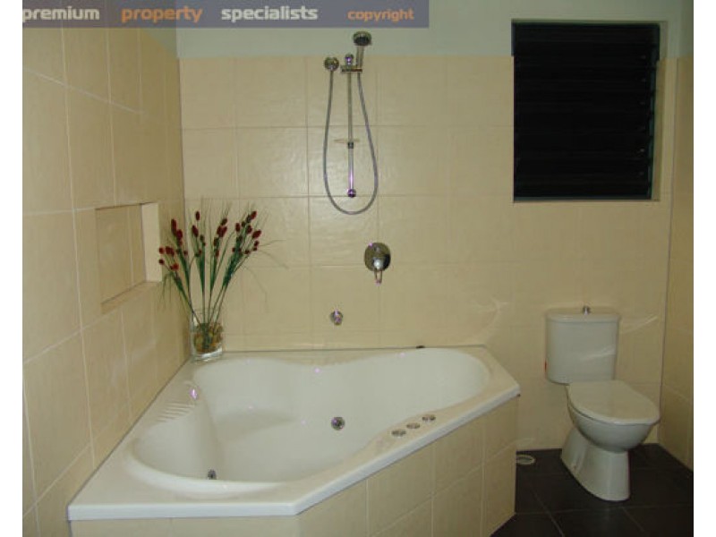 82 Cedar Rd, Palm Cove QLD 4879
