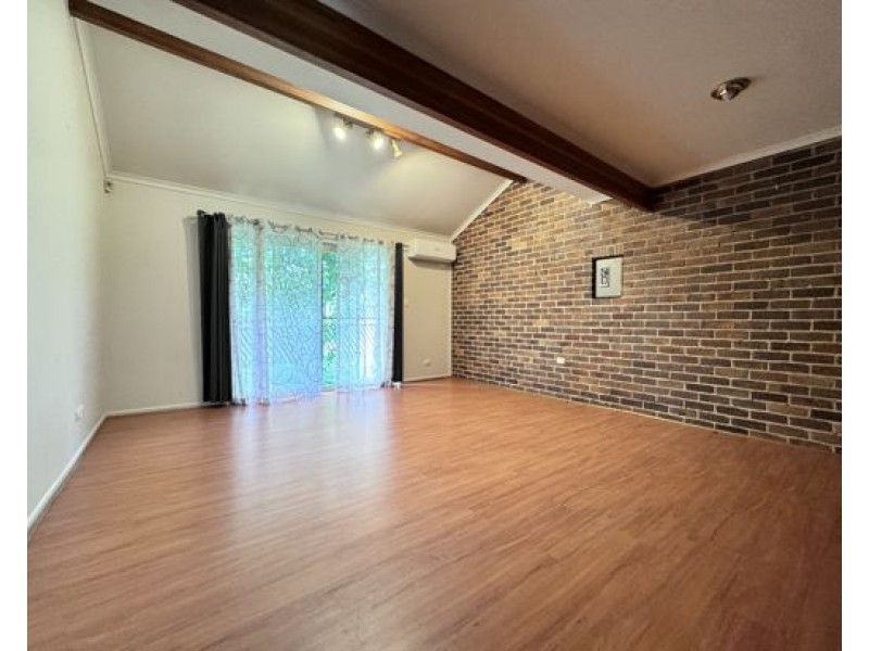 8 Melba Court, Mount Ommaney QLD 4074