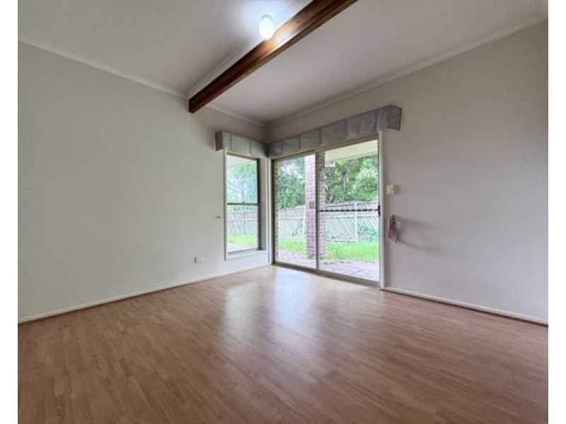 8 Melba Court, Mount Ommaney QLD 4074