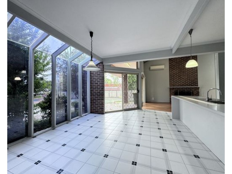 8 Melba Court, Mount Ommaney QLD 4074