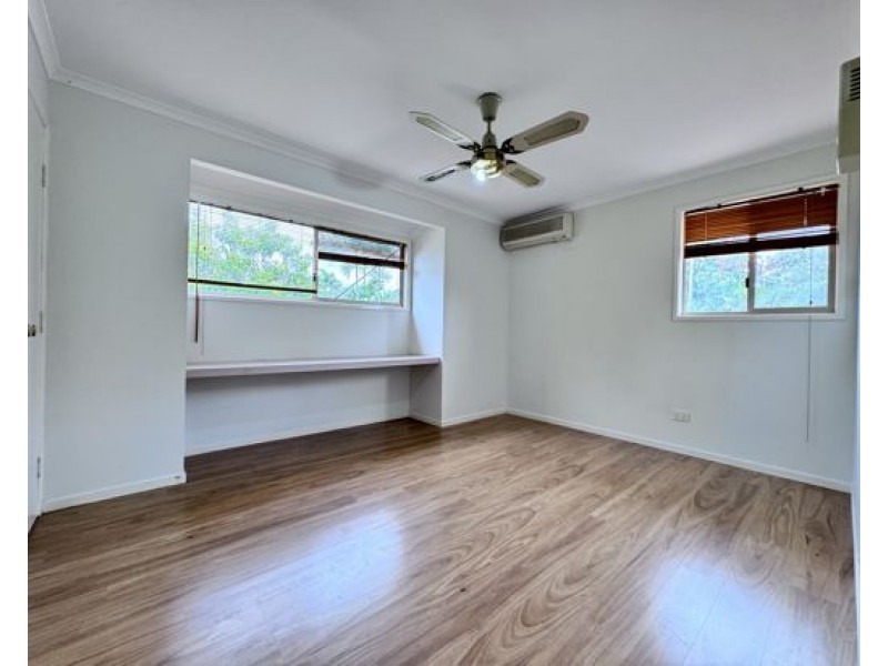 8 Melba Court, Mount Ommaney QLD 4074