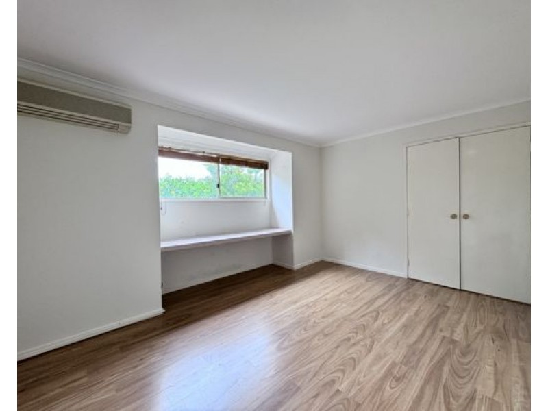 8 Melba Court, Mount Ommaney QLD 4074