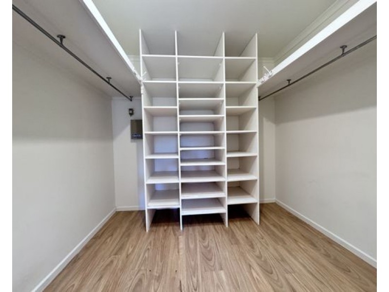 8 Melba Court, Mount Ommaney QLD 4074